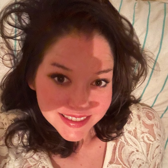 Meet your Posher, Laura - Picture 1 of 4